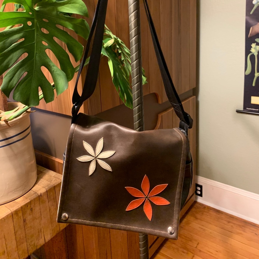 Queen bee creations truckette purse.